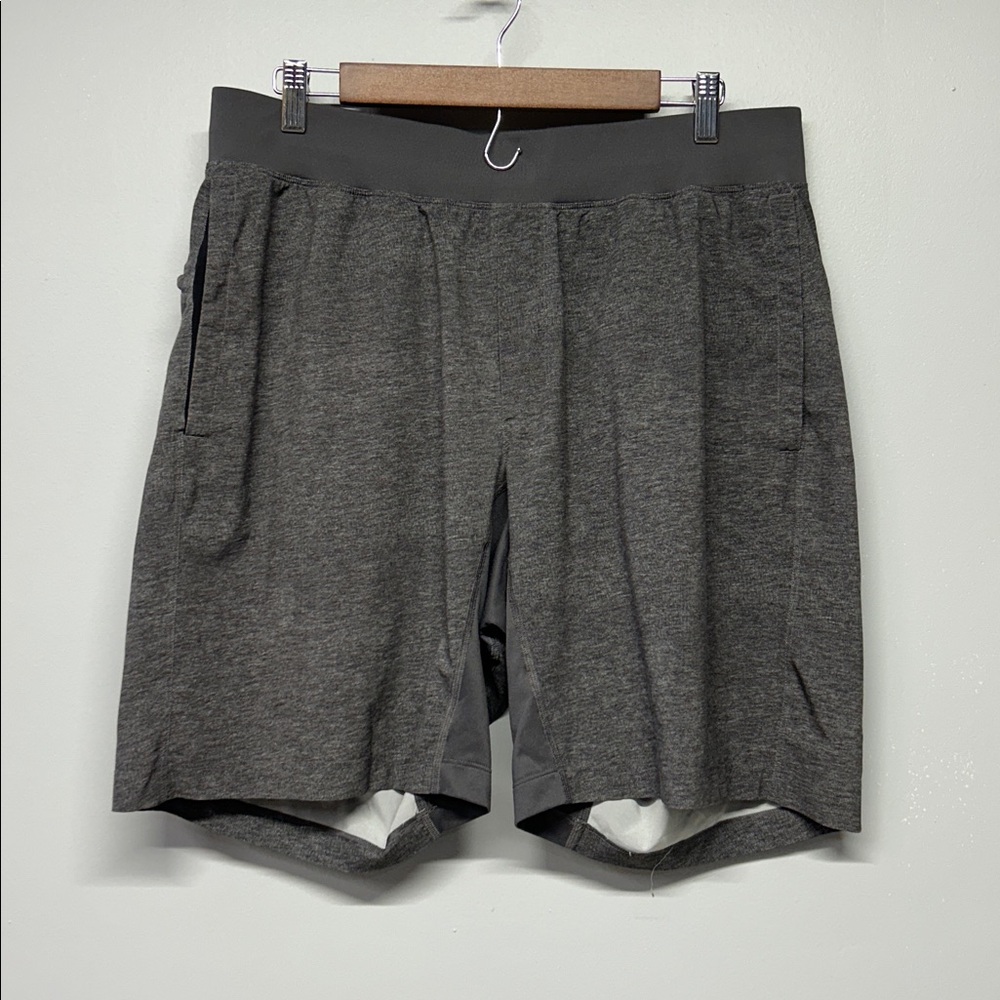 Lululemon‎ Men’s Gray Athletic Shorts Size XL